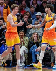 开云-NBA彩经：雷霆轻取魔术 骑士险胜雄鹿 森林狼射落太阳 马刺胜国王